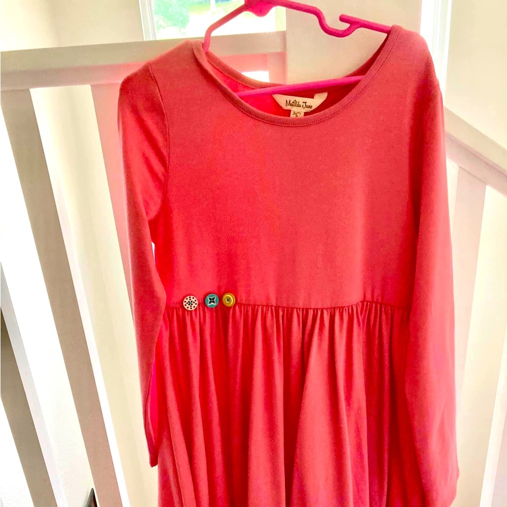 EUC - we may have worn once or not at all
Size 8
Smoke free
One beagle 
$35